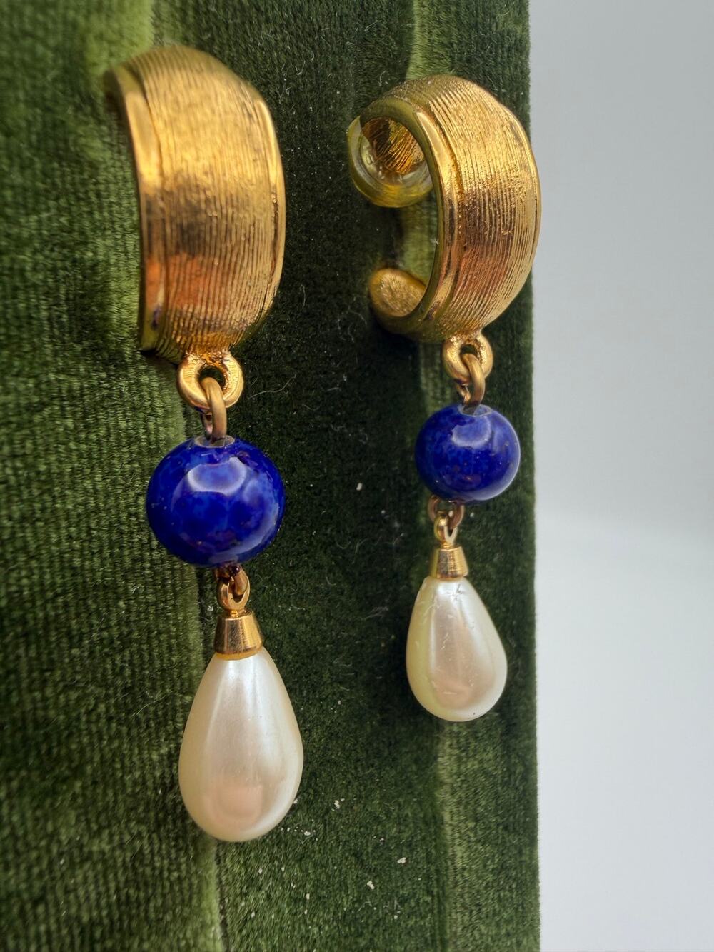 vintage Napier drop earrings feature a ribbed, textured gold-tone hoop base